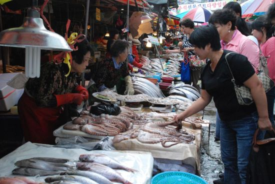 Gruppenreise «Land der Morgenstille» ab Seoul: Busan Jagalchi Fish Market