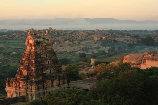 Karnatakas kulturelles Vermächtnis ab Goa: Hampi: Malyavantha Raghunath Temple
