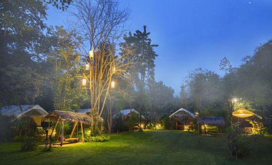 River Kwai Soft Adventure & Expérience avec les éléphants de Bangkok: exterior: Garden