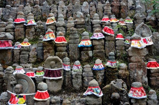 Circuit en groupe «Au royaume de la déesse du soleil» de Kyoto: Koya-San graveyard in Japan