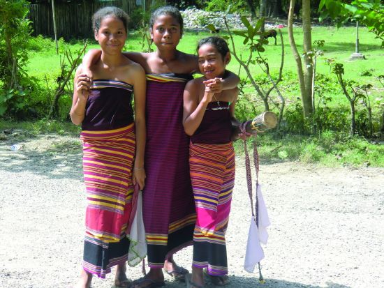 Le paradis inconnu du Timor-Leste de Dili: Young girls