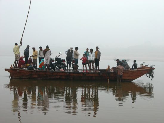 Mela Kothi - Chambal Safari Lodge ab Agra: Chambal River: local ferry