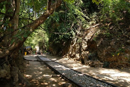 Natur & Kultur rund um Bangkok: River Kwai: old railway rails