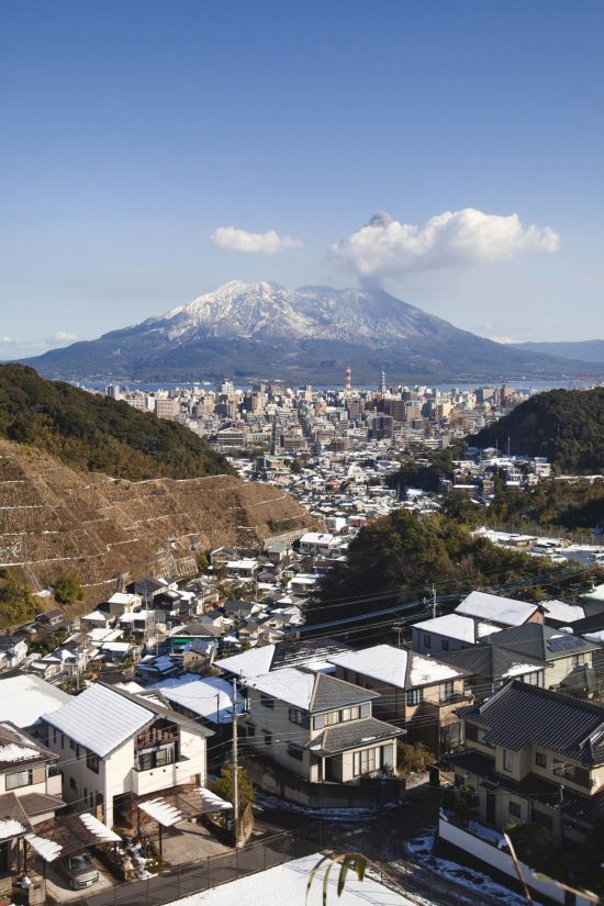 Circuit en groupe «Au royaume de la déesse du soleil» de Kyoto: Kagoshima with Sakura-jima in the background
