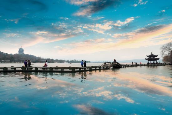 Charmantes cités-jardins et villes d'eau de Shanghai: Hangzhou: West lake at afterglow