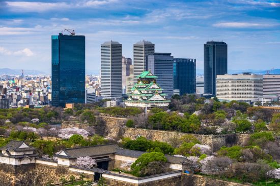 Das Land der aufgehenden Sonne ab Tokio:  Osaka Castle in springtime