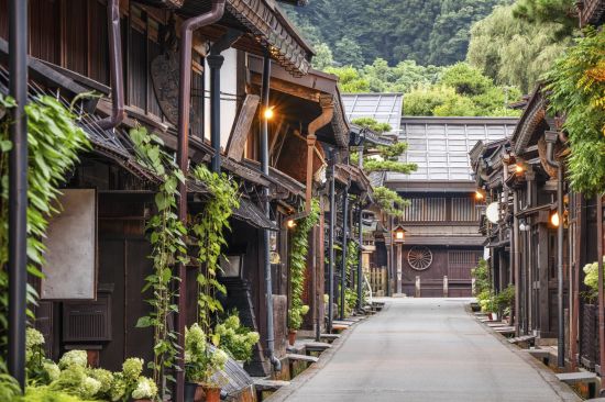 Das Land der aufgehenden Sonne ab Tokio: Historic Sannomachi Street in the old town at twilight
