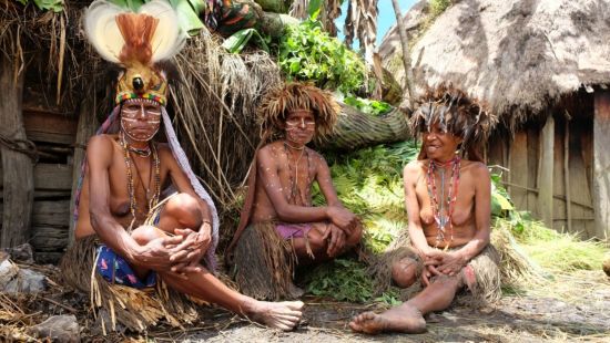 Papua - Reise in eine andere Zeit ab Jayapura: Dani Women in the village
