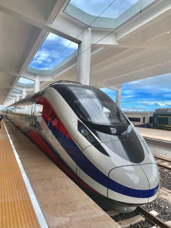 Laos Kompakt von Vientiane nach Luang Prabang: Train_EMU.02