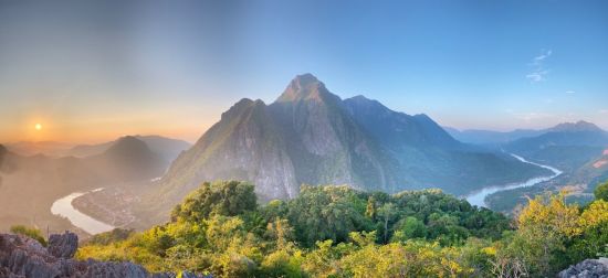 Les beautés naturelles du nord du Laos de Luang Prabang: View over Nong Khiaw
