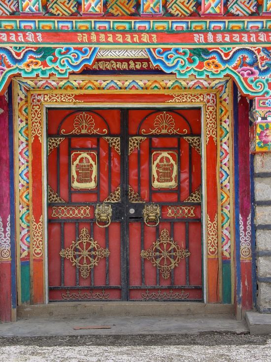 Découverte active du Yunnan de Kunming: Shangri-La house gate 001