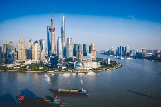 Avec le train du Tibet sur le toit du monde de Pékin: Shanghai skyline panoramic view