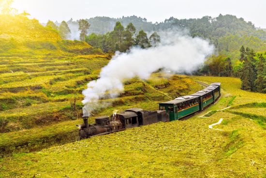 Avec le train du Tibet sur le toit du monde de Pékin: Jiayang Steam Train
