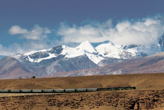 Avec le train du Tibet sur le toit du monde de Pékin: Tibet Train Nyenchen Tanglha Mountains