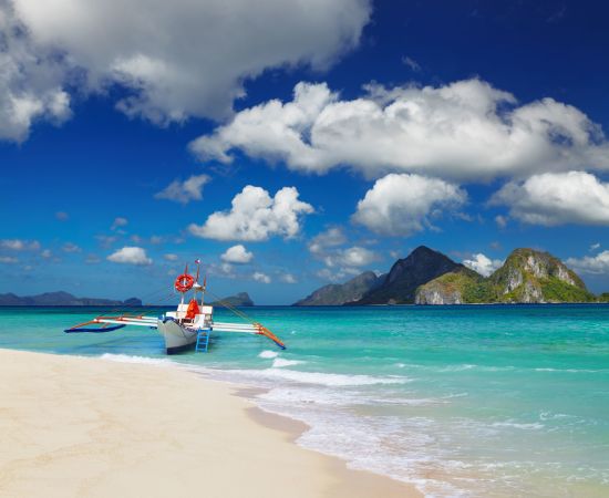 D’île en île individuellement aux Philippines de Manille: Palawan El Nido tropical beach