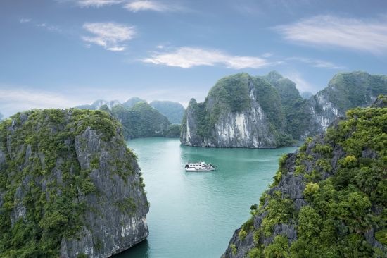 Halong Bucht Kreuzfahrten mit «Legend Halong» Privatboot ab Hanoi: exterior: Bhaya Legend 3-cabin
