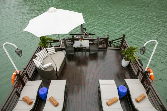 Halong Bucht Kreuzfahrten mit «Legend Halong» Privatboot ab Hanoi: exterior: Bhaya Legend 3-cabin | Deck