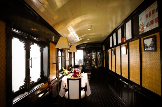 Halong Bucht Kreuzfahrten mit «Legend Halong» Privatboot ab Hanoi: f&b: Bhaya Legend 1-cabin | Restaurant