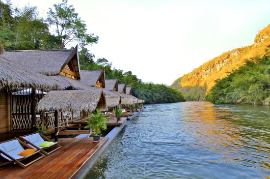 Le Siam royal de Bangkok: exterior: Float House River Kwai