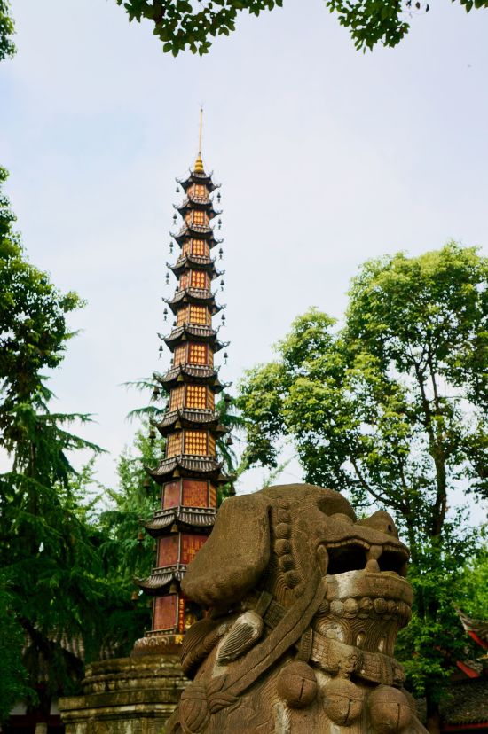 Avec le train du Tibet sur le toit du monde de Pékin: Chengdu Wenshu Monastery