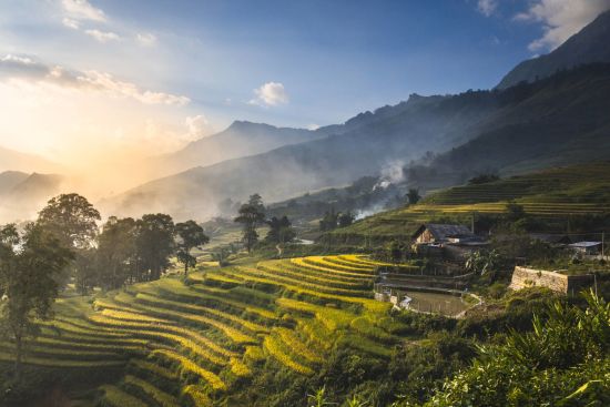 Abenteuer Sapa «Hiking & Biking Package» ab Hanoi: Sapa: Terraced rice fields during sunset at Lao Cai
