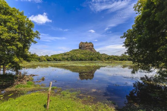 Sri Lanka en été de Colombo: Sigiriya - Lion Rock and Lake