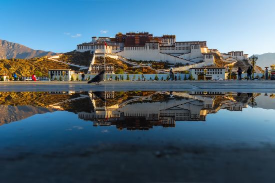 Avec le train du Tibet sur le toit du monde de Pékin: Lhasa Potala Palace