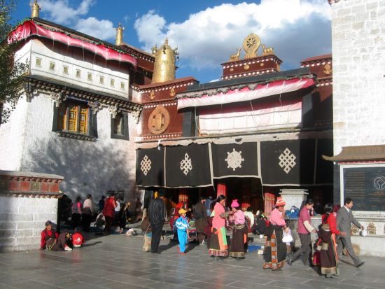 Avec le train du Tibet sur le toit du monde de Pékin: Lhasa Jokhang temple