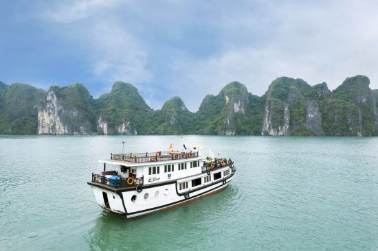 Halong Bucht Kreuzfahrten mit «Legend Halong» Privatboot ab Hanoi: exterior: Bhaya Legend 3-cabin