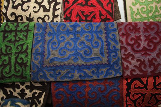Auf den Spuren Marco Polos entlang der Seidenstrasse ab Peking: carpet of felt_Kochkor