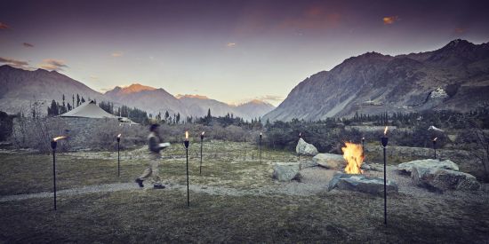 Le Ladakh luxueux de Leh: nubra valley bonfire