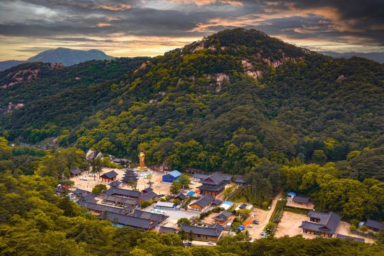Découverte active de la Corée du Sud de Séoul: Aerial view of Beopjusa temple at Songnisa NP