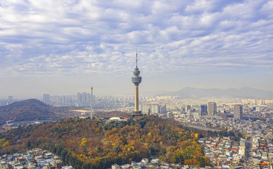 Mietwagen Rundreise «Glanzlichter Südkoreas» ab Seoul: Daegue Tower and view to the city