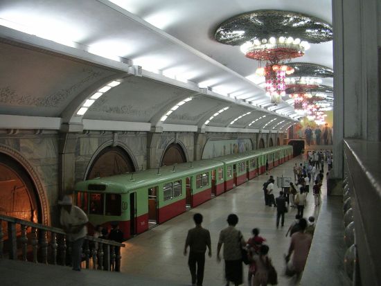 Nordkorea Kompakt ab Pyongyang: Pyongyang Untergrundbahn Puhung Station