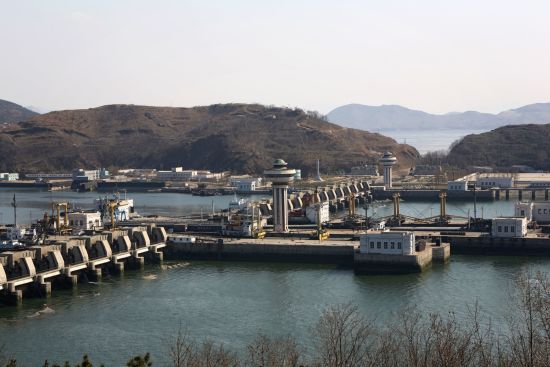 Grand circuit en Corée du Nord de Pyongyang: The Nampo Dam