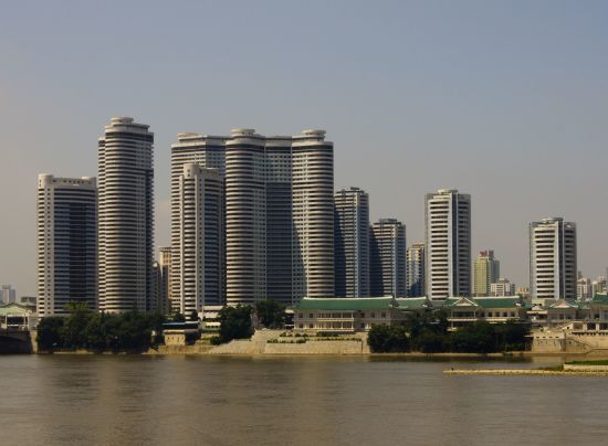 Grand circuit en Corée du Nord de Pyongyang: Mansudae housing complex in Pyongyang