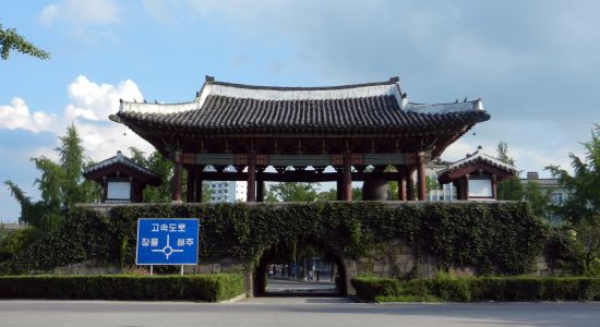 Grand circuit en Corée du Nord de Pyongyang: Kaesong: Nam Southern Gate