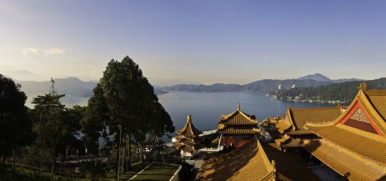 Circuit en voiture de location Taïwan de Taipei: Sun Moon Lake: view from the temple