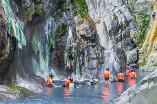 La côte orientale sauvage de Taïwan de Taipei: Taitung Lisong Hot Springs