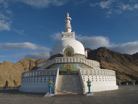 Le Ladakh luxueux de Leh: shanti stupa leh