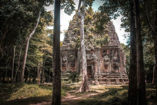Grenzenlose Faszination ab Siem Reap: Kampong Thom: Sambor Prei Kuk is a group of ruined temples built in the 8th century