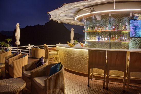 Halong Bucht Kreuzfahrten mit «The Au Co» ab Hanoi: facilities: Lan Ha Bar 