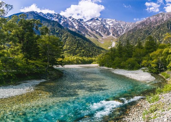 La diversité du Japon de Tokyo: Asuza river and the Myojindake massif in the background