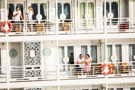 Halong Bucht Kreuzfahrten mit «The Au Co» ab Hanoi: room: Executive Cabin | Private Balcony