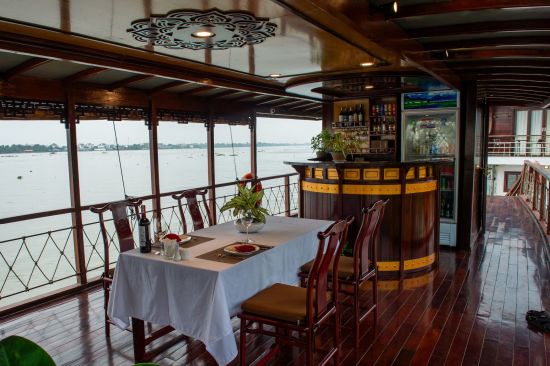 Croisières fluviales dans le delta du Mékong avec «Dragon Eyes» de Saigon: Topdeck Dining