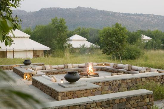 Voyage Aman pour les fins connaisseurs de Jaipur: Aman-i-Khas | Outdoor Fireplace