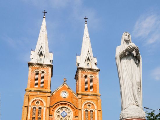 Grand voyage en Indochine de Hanoi: Saigon Notre-Dame Cathedral