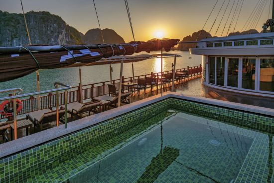 Croisière dans la baie mystique de Lan Ha à bord du «Ylang» de Hanoi: ylang-sundeck
