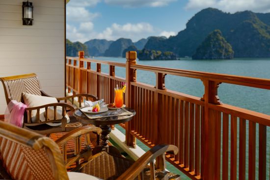 Croisière dans la baie mystique de Lan Ha à bord du «Ylang» de Hanoi: ylang-regency-suite-balcony
