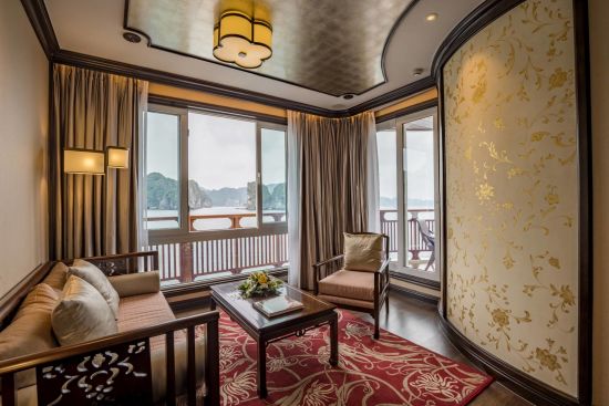 Croisière dans la baie mystique de Lan Ha à bord du «Ylang» de Hanoi: ylang-regency-suite-front-glory-daisy-lounge